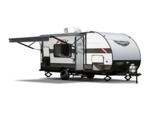 Read more about the article Choosing Between a Fifth Wheel and a Travel Trailer
