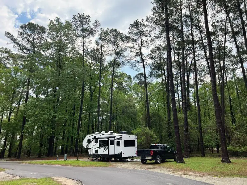 You are currently viewing Tips to Park Your Fifth Wheel RV Like an Expert